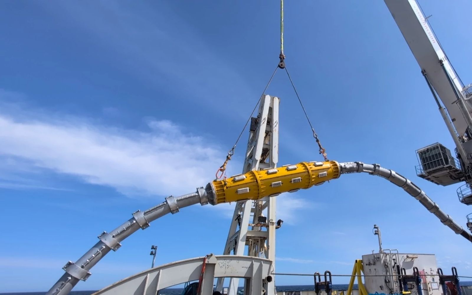 NKT Joint overboarding offshore export cable repair.jpg