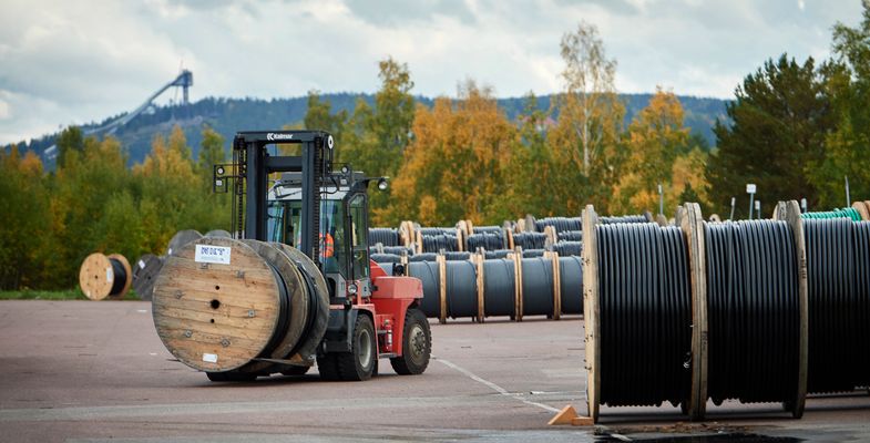forklift truck transports cable drum